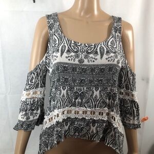 💥💥 SALE! 5 / $25 💥💥 Casting LA cottage core cold shoulder top